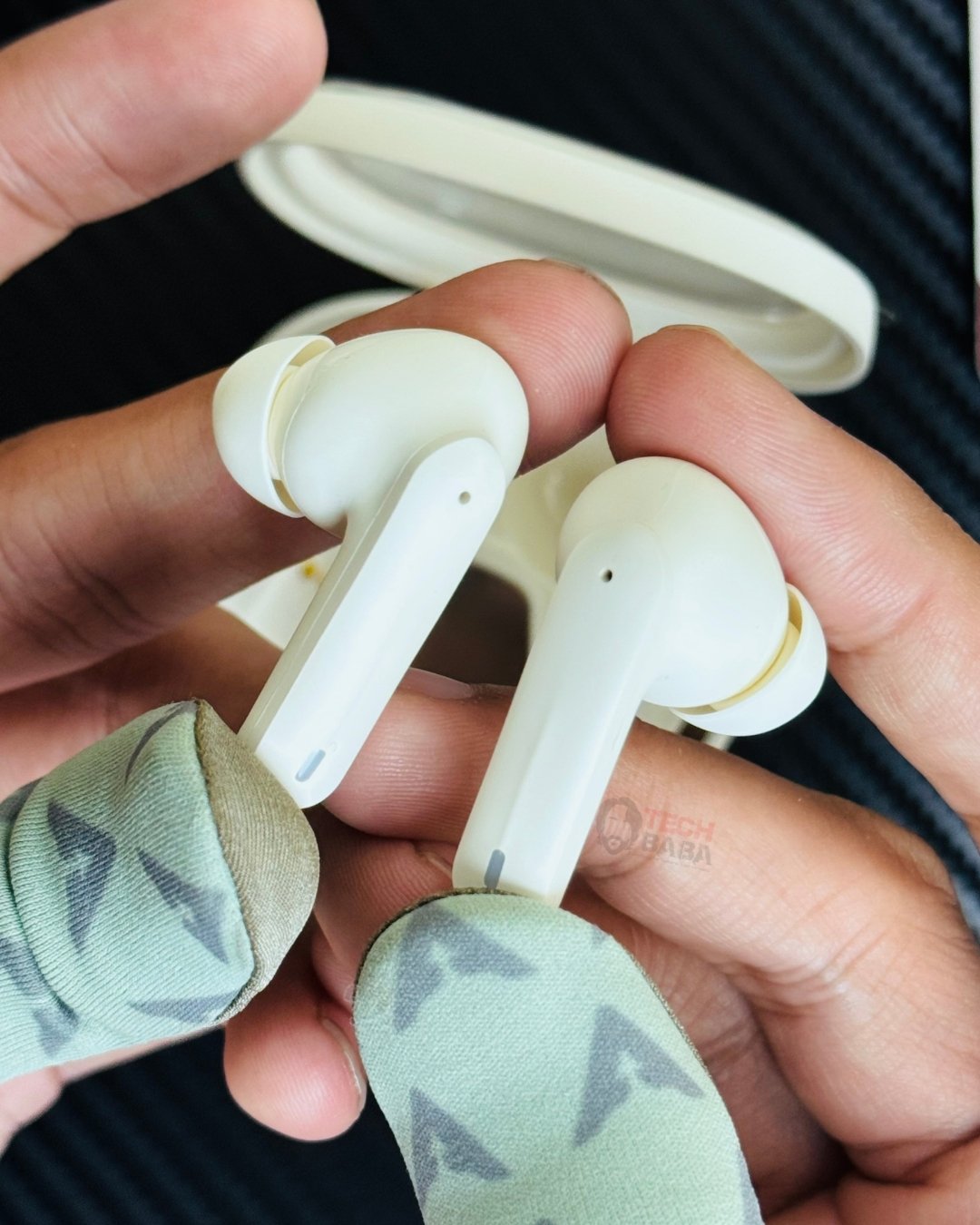 Toocki HE-068A Gaming Earbuds white colour both earbuds held in hand for better look
