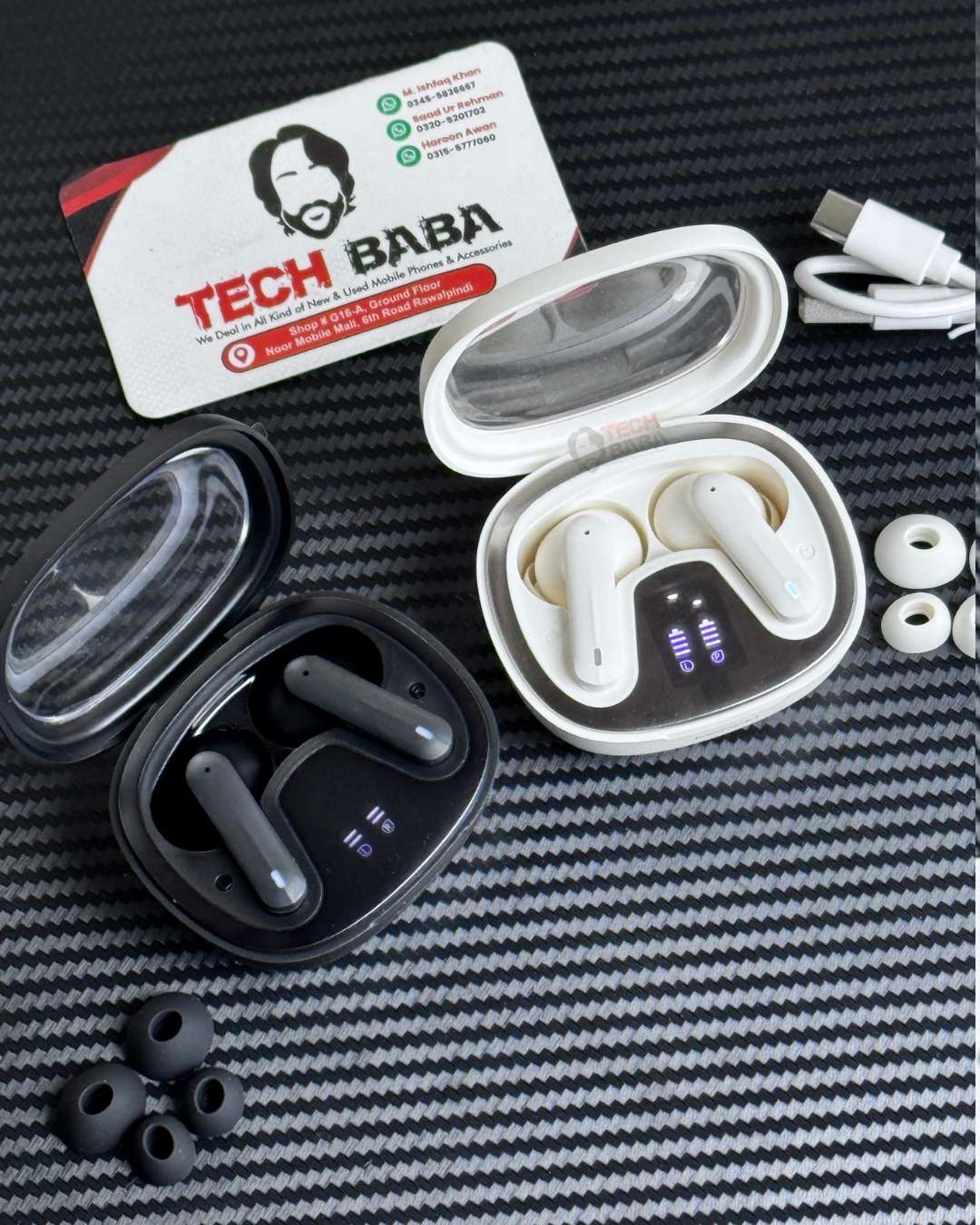 Toocki HE-068A Earbuds Open Case with Battery Indicator lights flashing 