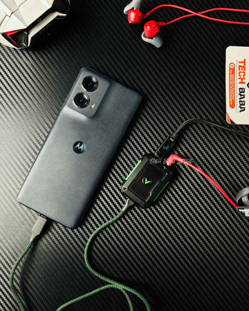 Piva Gs2 Type C Splitter connected with a phone, and a headphones and charging wire connected to the Piva Gs2 Type C Splitter . Wire is also showing charging speed 